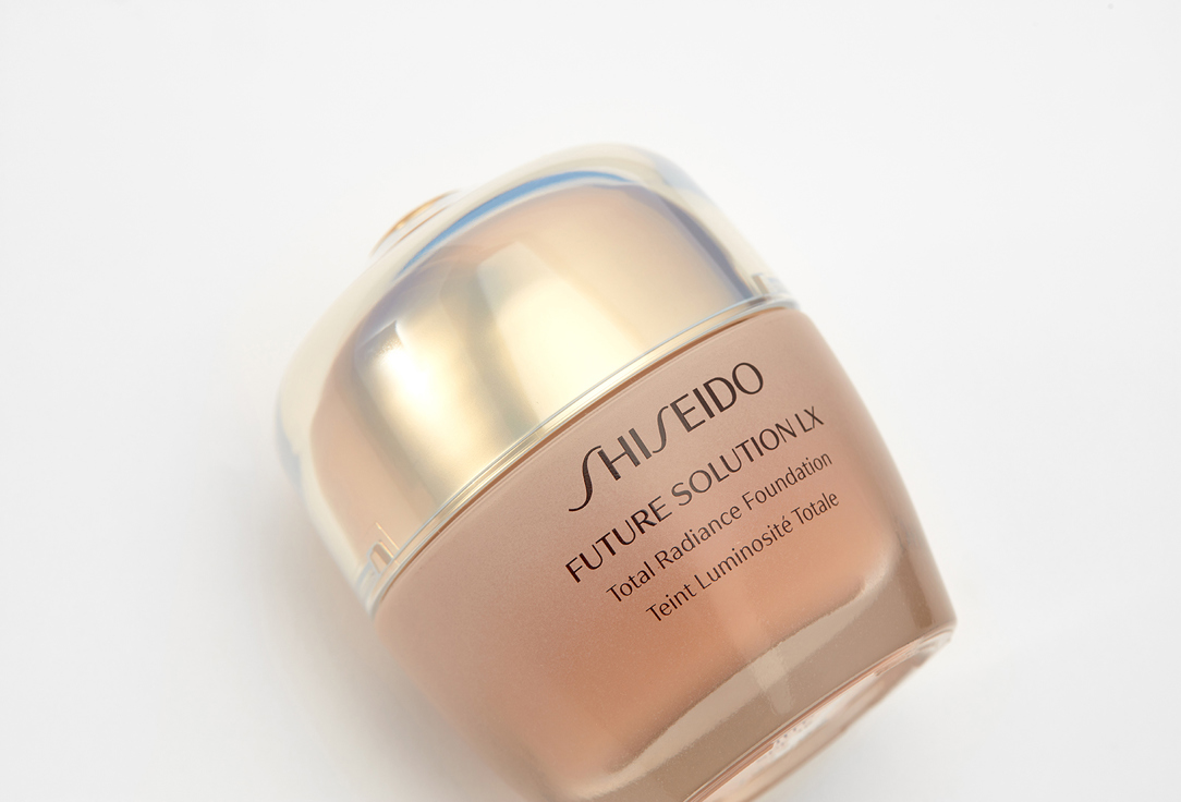 Shiseido Foundation with a radiant effect Future solution lx