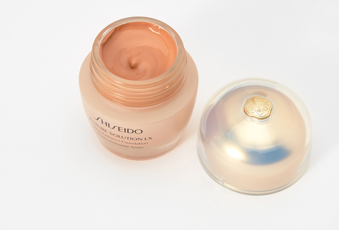 Shiseido Foundation with a radiant effect Future solution lx