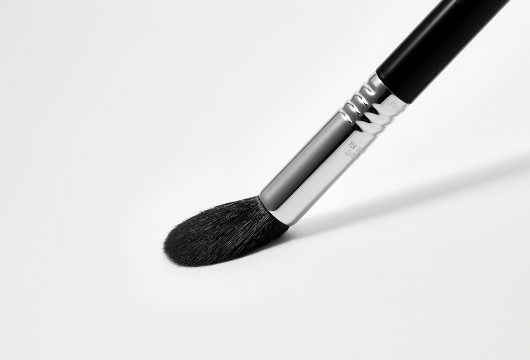 SIGMA BEAUTY TAPERED HIGHLIGHTER BRUSH F35