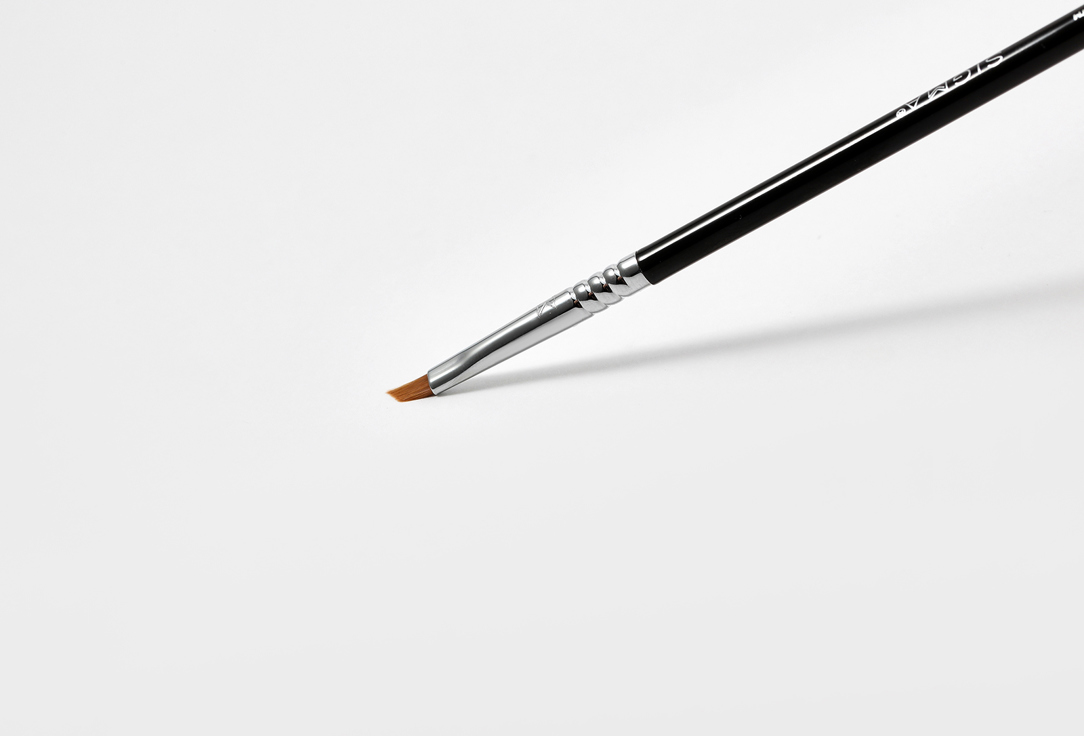 SIGMA BEAUTY WINGED LINER BRUSH E06