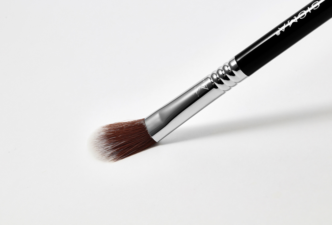 SIGMA BEAUTY HIGH CHEEKBONE HIGHLIGHTER BRUSH F03