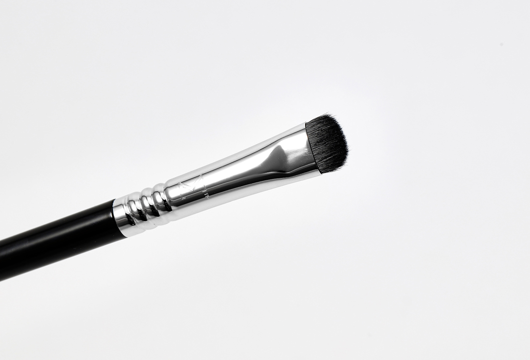 SIGMA BEAUTY SHORT SHADER BRUSH E20